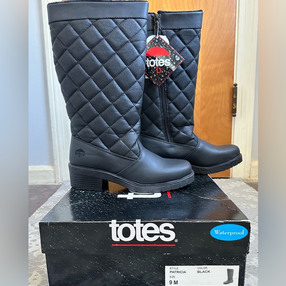 Totes waterproof quilted black boots 9M Patricia